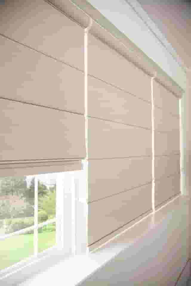 Cortina Persiana Romana 1,60 Larg X 1,50 Alt Blackout Veda a Luz Super Luxuosa (Creme)