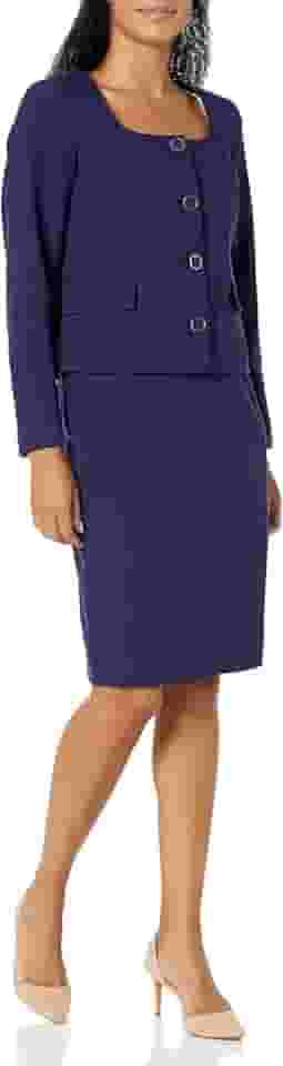 Terno feminino com 4 botões e gola canoa