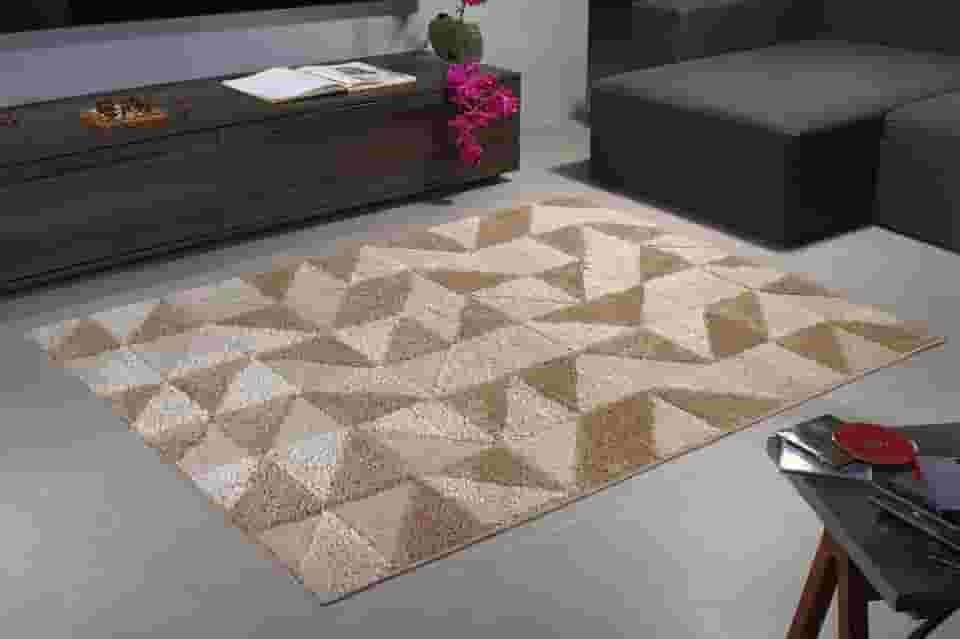 Tapete Sala, Quarto, Escritório 3D Pelo em Shagy Alto Relevo, Antiderrapante Base Emborrada Jazz (Triangulo Trigo, 2,00m, x 1,50m)