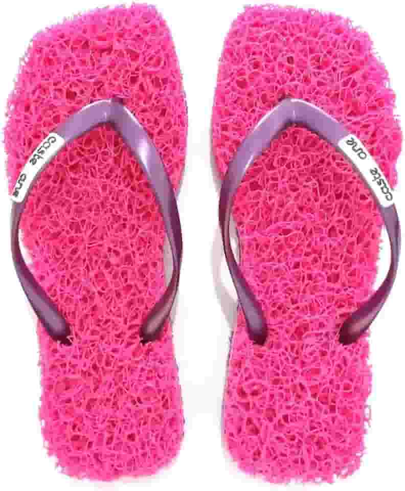 Chinelo Square Confort indicado para pessoas que sofrem com Esporão de Calcâneo, Fascite Plantar, Hiperidrose Plantar e Neuroma de Morton, Massageador para os pés, sensação de estar pisando em um tapete leve e macio tornando seu caminhar mais confortável a cada passo.