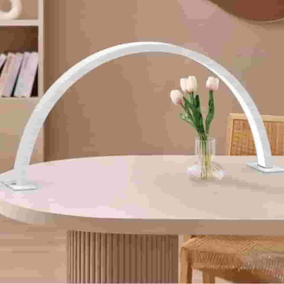 Luminária LED Moderna em Arco Meia Lua de Mesa para Estética, Manicure, Design Minimalista, 3 Tons Bilvolt, Ideal para Beleza, Maquiagem, Unhas (Branco, 75cm)