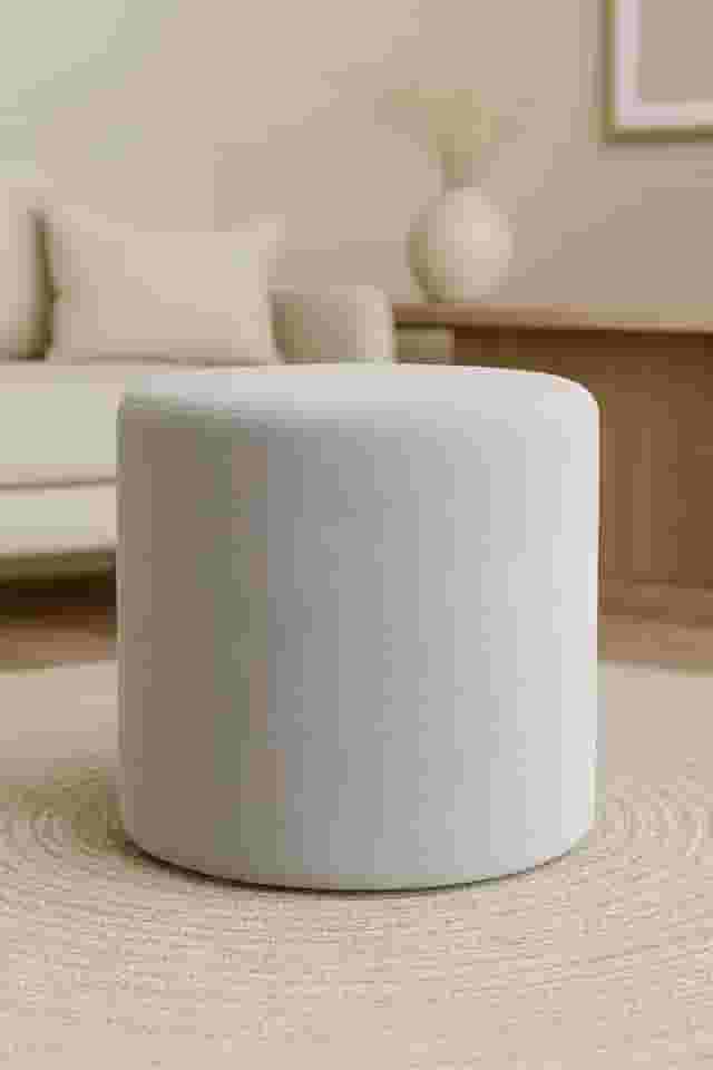 Puff Decorativo Redondo Suede para Sala Quarto Banqueta Estofado (Nude)