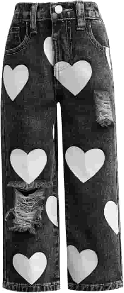 Calça jeans feminina com estampa de coração envelhecida rasgada e perna reta