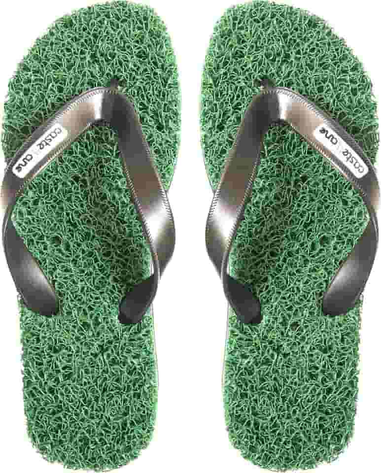 Chinelo Casual Conforto Masculino indicado para pessoas que sofrem com Fascite Plantar, esporão de calcâneo, Hiperidrose PLantar e Neuroma de Morton, além disso, dá a sensação de estar pisando em um tapete macio.