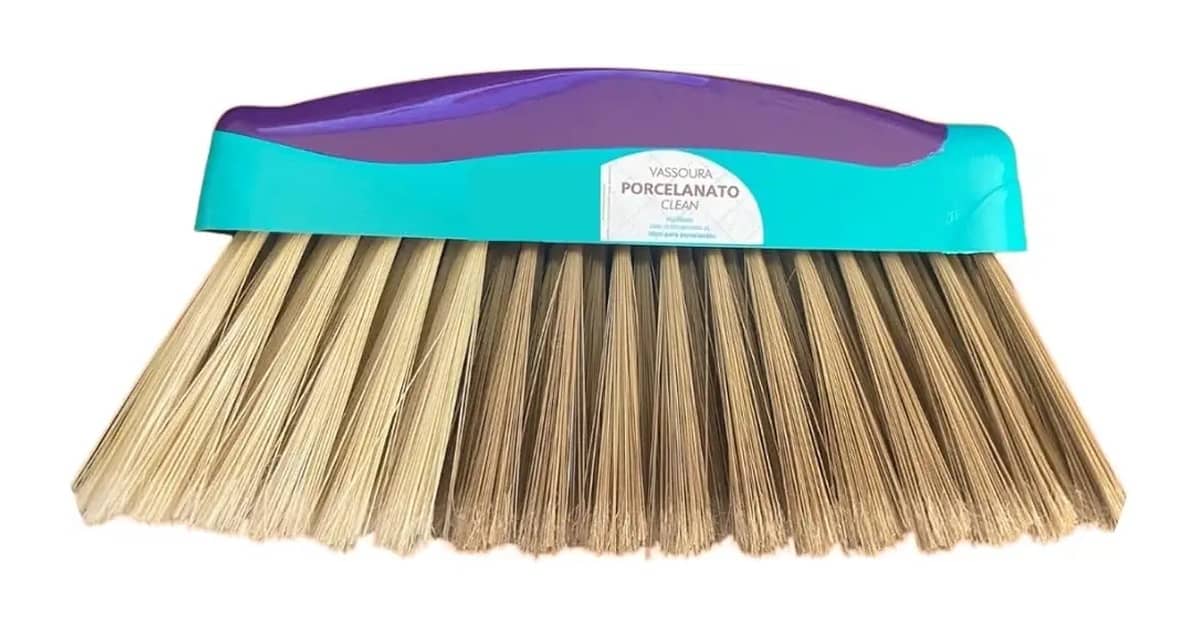 Melhor Vassoura para Varrer Porcelanato: Cerdas Macias e Limpeza Segura