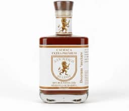 CACHAÇA EXTRA PREMIUM SAN MARCO DI LEON - DESTILAÇÃO DUPLA - ENVELHECIDA EM BARRIL DE CARVÁLHO TOSTA MÉDIA - SABOR SUAVE AMADEIRADO - NOTAS DE BAUNILHA, AMÊNDOAS E MEL - 700 ml 40% vol.