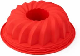 Forma de Silicone para Bolo e Pudim Grande | Assadeira Flexível Antiaderente, Resistente ao Calor, Fácil de Desenformar, Ideal para Forno, Micro-ondas e Freezer (Vermelha)