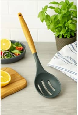 Colher Silicone Vazada Cabo de Madeira Cinza Vista Home