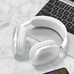 Fone de Ouvido Sem Fio Premium P9, Branco, com Case, Estilo Over-Ear, fones que isolam o fone externo (BRANCO)