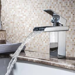 Torneira Monocomando Cromada Cascata Quadrada Baixa Calha