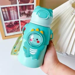 Garrafa Térmica Infantil com Canudo Retrátil e Alça | 500ml | Anti-Vazamento | Design Fofo e Resistente | Cores disponiveis para a coleção (Verde (Crocodile))