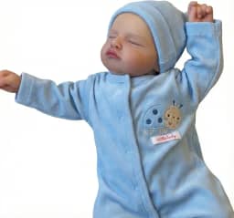 Boneca Bebê Reborn Realista em Silicone Rosali Menino 46 cm e Pode Dar Banho Acompanha Roupinhas Variadas e Acessórios