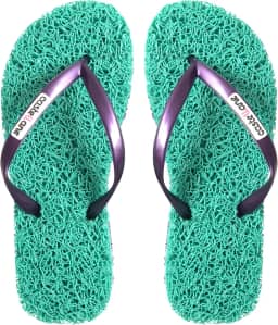 Chinelo Feminino Confort indicado para pessoas que sofrem com Esporão de Calcâneo, Fascite Plantar, Hiperidrose PLantar e Neuroma de Morton, além disso, dá a sensação de estar pisando em um tapete leve e macio, Massageador para os seus pés.