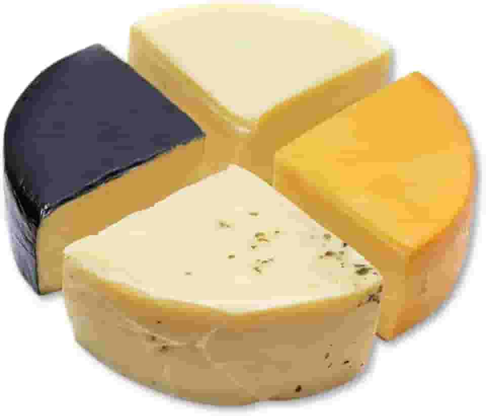 Kit 4 Queijos Parmesão Artesanais 550g Serra da Mantiqueira - Tradicional, Temperado, Defumado e Capa Preta.