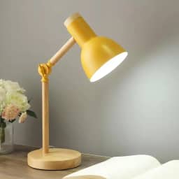 Luminária de Mesa Retrátil com Base de Madeira | Design Moderno, Ajustável e Compacto – Ideal para Escritório e Estudo (Amarelo)