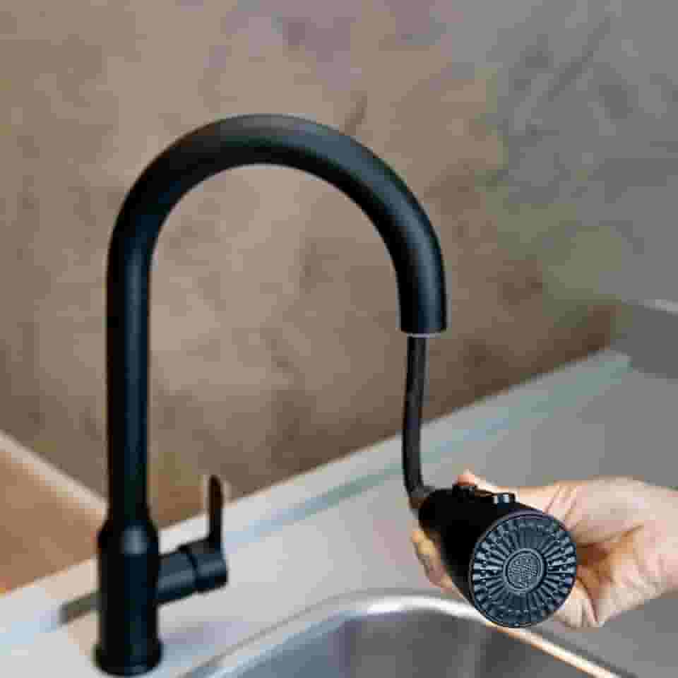 Torneira de Cozinha Gourmet Flexível Misturador Monocomando Inox Preto com 2 opções de Jato ELORIA