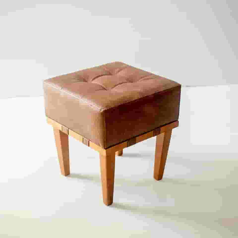 Puff Banqueta Quadrado Apolo Para Sala Madeira Maciça Em Couro