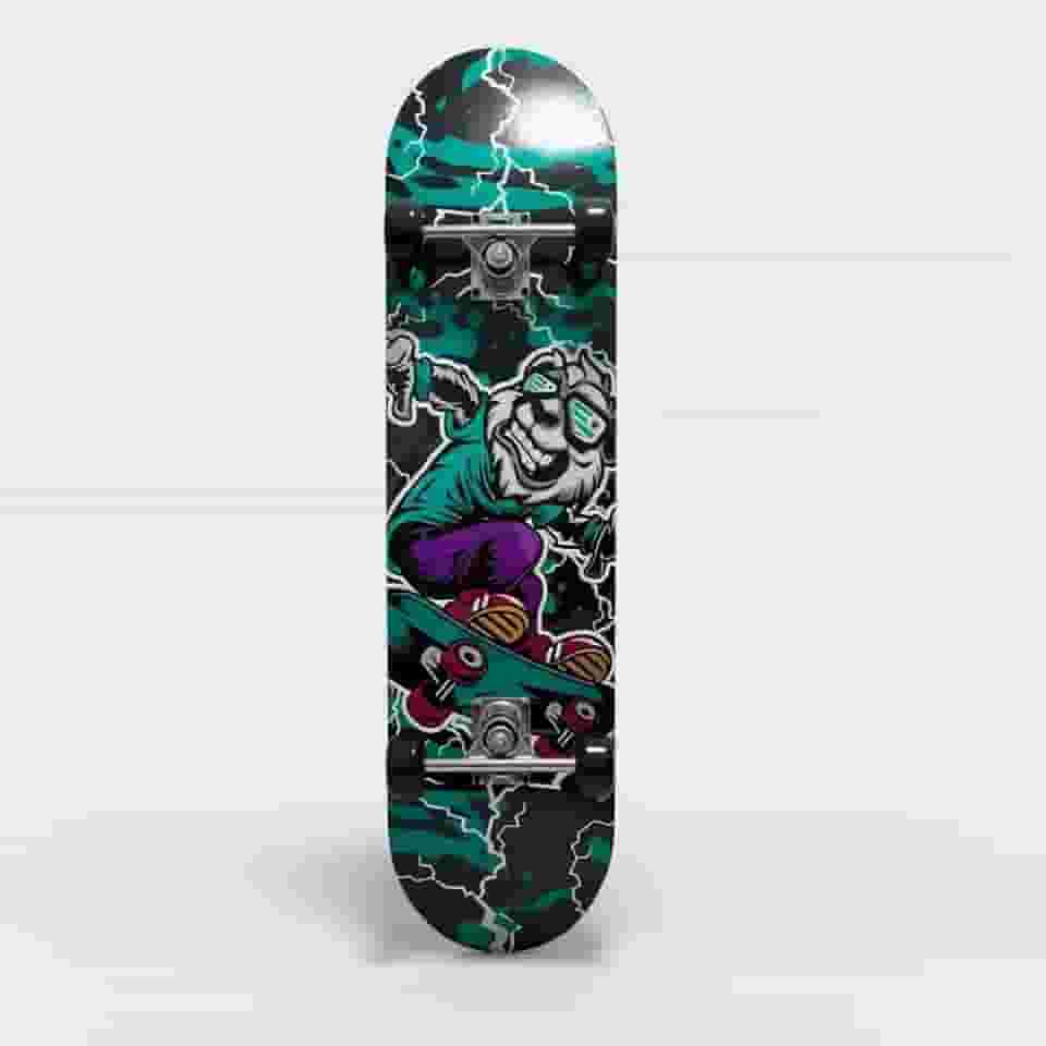 Skate Infantil Completo, 7 Lâminas de Madeira, Design Radical com Arte em Verde e Preto, Montado com Lixa para Iniciantes
