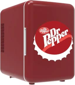 CURTIS MIS153DRP Dr. Pepper Retro Mini Refrigerador Portátil Portátil Compacto, Capacidade de 4 litros, 6 latas, Maquiagem, Película, Sem Freon e Ecológico, Marrom