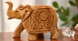 Estatueta de elefante de madeira feita à mão, madeira de cedro natural, estilo indiano tradicional, escultura decorativa para casa com padrão floral