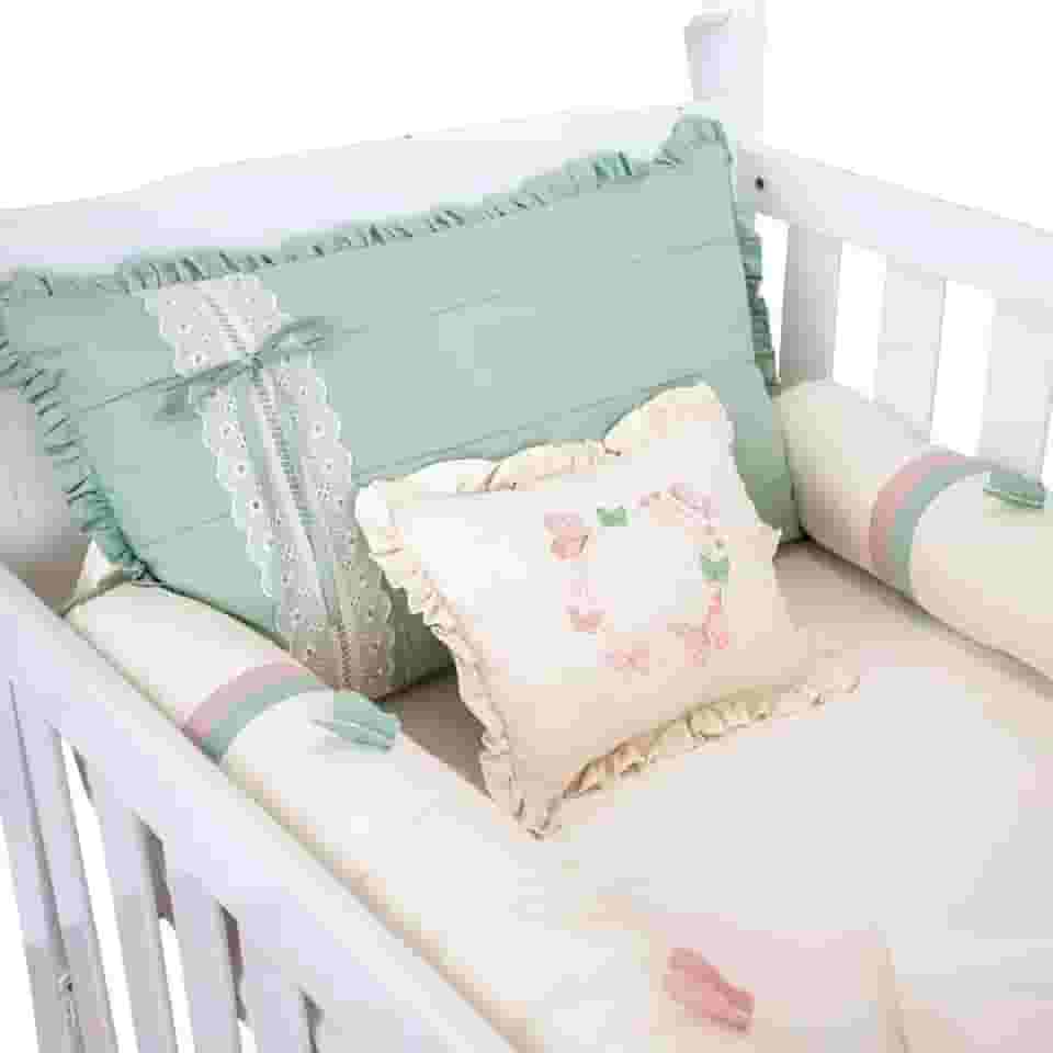 Enxoval Kit para Berço Americano 06 peças em Linho 100% Algodão com Bordado em 3 D Pequena Borboleta