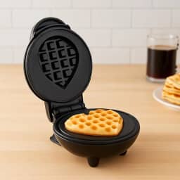 Mini Máquina de Waffle Elétrica Retrô em Formato de Coração 110V – Compacta