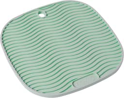 Apoio/Descanso de Panela quadrado verde em silicone atóxico com maior espessura para proteção térmica. Multifunções. Dimensões: 17 x 17 x 0,7 cm