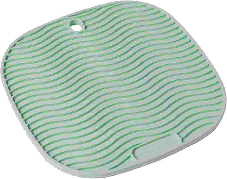 Apoio/Descanso de Panela quadrado verde em silicone atóxico com maior espessura para proteção térmica. Multifunções. Dimensões: 17 x 17 x 0,7 cm