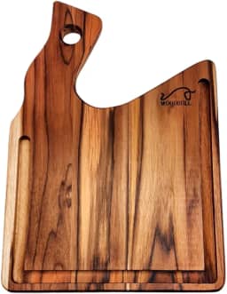 Tábua de Churrasco e Corte em Madeira Teca 40x27 cm, Perfeita para Preparar, Cortar e Servir Carnes com Estilo e Praticidade – Life BBQ – WOODBULL.
