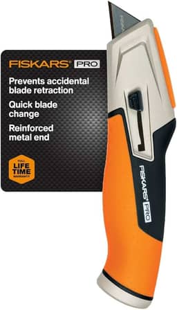 Estilete retrátil Fiskars Pro, com lâmina CarbonMax, laranja/preto