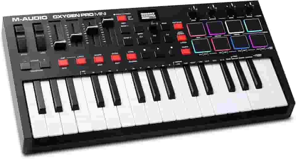 M-AUDIO Oxygen Pro Mini - Controlador de Teclado MIDI USB de 32 Teclas Com Pads de Batida, Knobs, Botões e Faders Atribuíveis ao MIDI, e Pacote de Sons Native Instruments (Integração NKS)