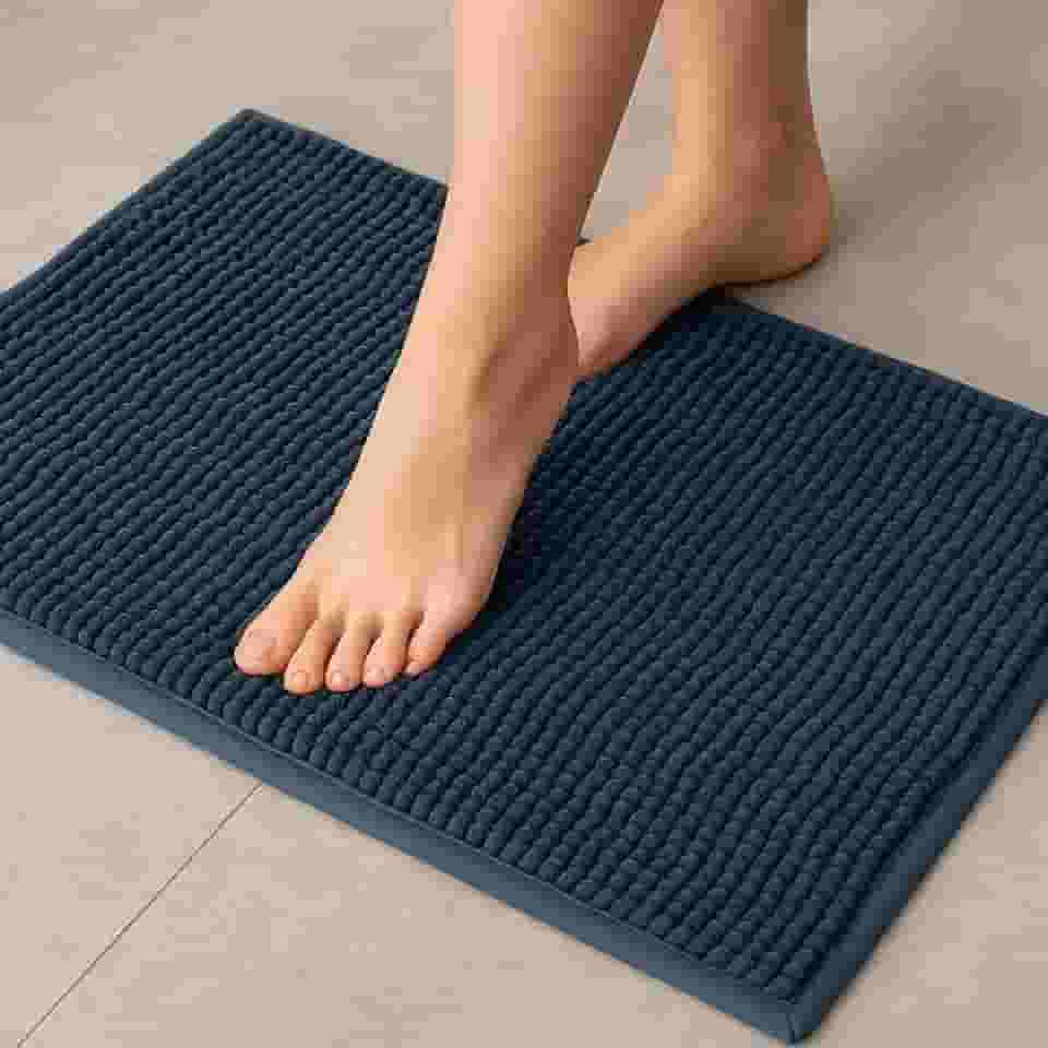 Tapete de Banheiro Microfibra Macarrão Bolinha Popcorn 40x60cm — Antiderrapante, Super Macio, Absorvente, Lavável, Secagem Rápida (Azul)