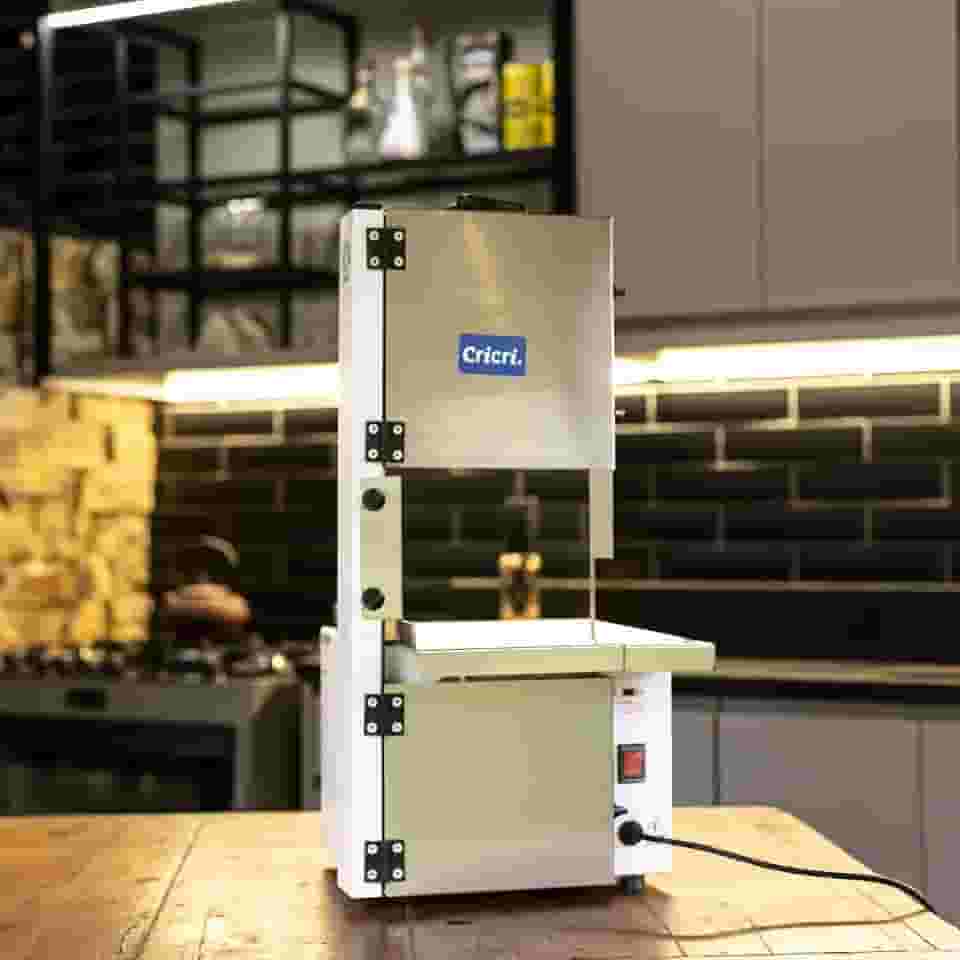 Mini Serra Fita Elétrica De Bancada Corta Carne Com Osso Doméstica Cricri - Máquina De Serrar Cortar Pequena Portatil De Mesa Profissional Porta Inox Para Peixe Frango Bovinos Congelada Açougue