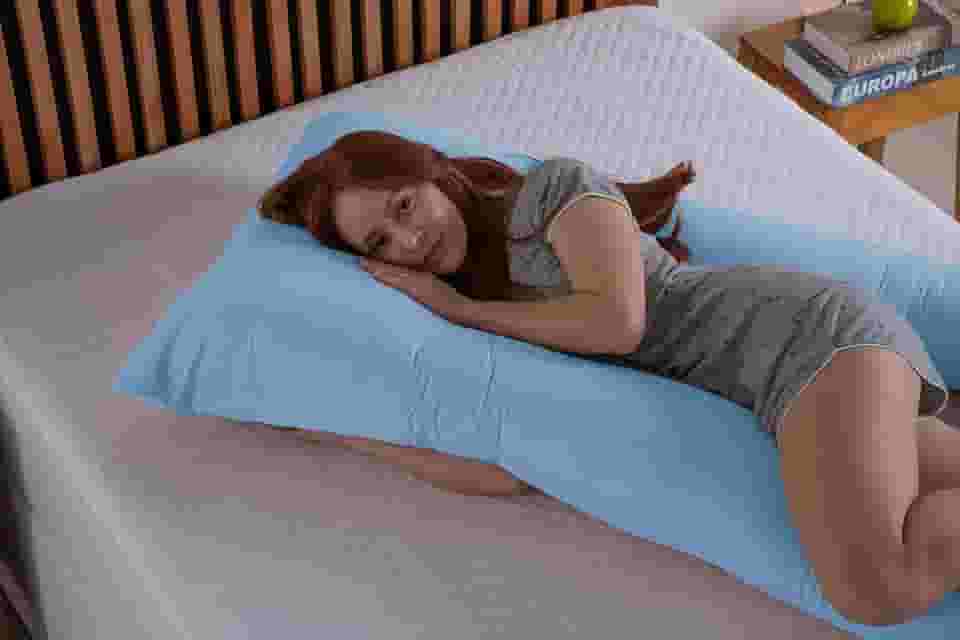 Travesseiro de Corpo Para Gestantes Com Capa 200 fios Micro Percal Enchimento Fibra 100% Silicone (Azul)