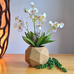 Arranjo de Orquídeas - Vaso Maresias de Orquídeas Brancas Artificiais em Vaso.