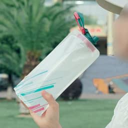 Garrafas de água dobráveis para viagens, festival de música, garrafa de água dobrável com tampa à prova de vazamento, 700 ml, sacos de água reutilizáveis à prova de vazamento para beber, com fecho