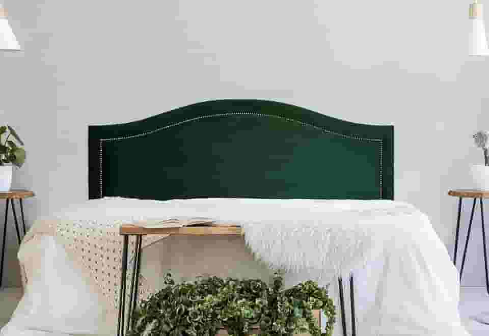 Cabeceira Casal Curva Luxo 140x60 Veludo Verde - Tachas Fumê