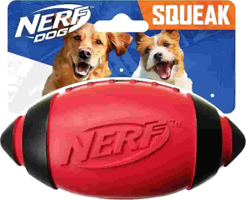 Nerf Dog Brinquedo de futebol de borracha para cães com barulho interativo, leve, durável e resistente à água, 12,7 cm de diâmetro para raças médias/grandes, unidade única, vermelho